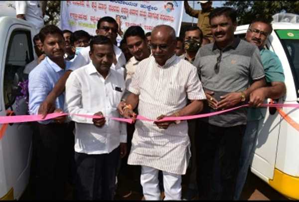 कर्नाटक में मंत्री उमेश कट्टी ने सार्वजनिक समारोह में मास्क नियम का उल्लंघन किया